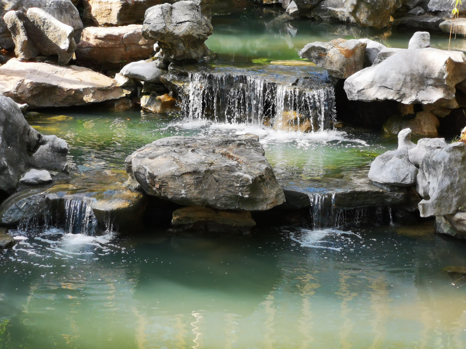 【经典永流传】浣溪沙·游蕲水清泉寺 宋 · 苏轼 山下兰芽短浸溪,松