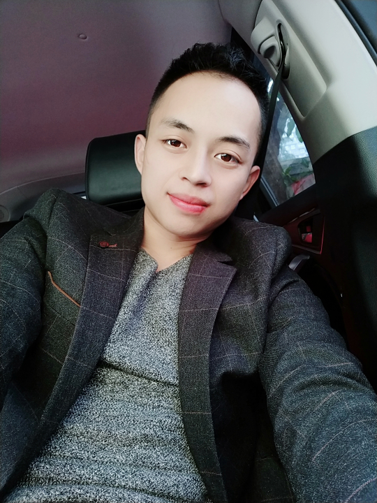 本人95年的高中毕业后学活修车也就是敲补喷漆私人师傅学的学了年半