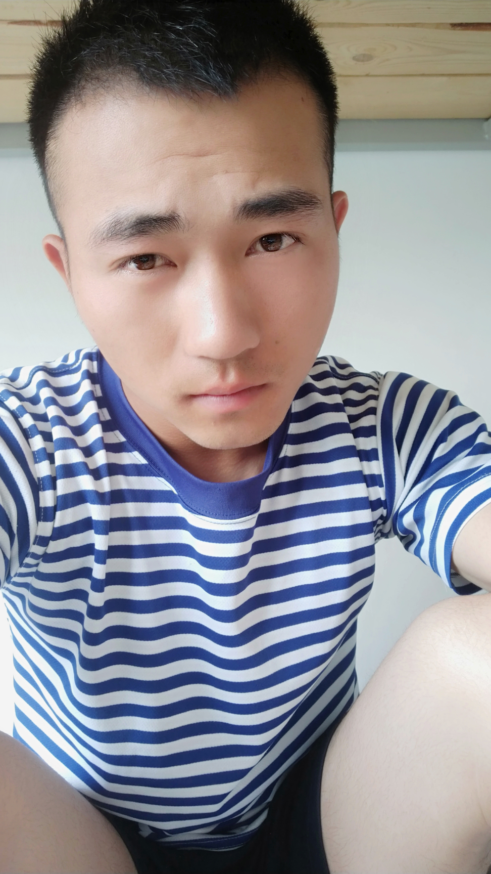 男,26岁,身高175 体重68 五年兵退伍,有c1驾照,有高级私教证.