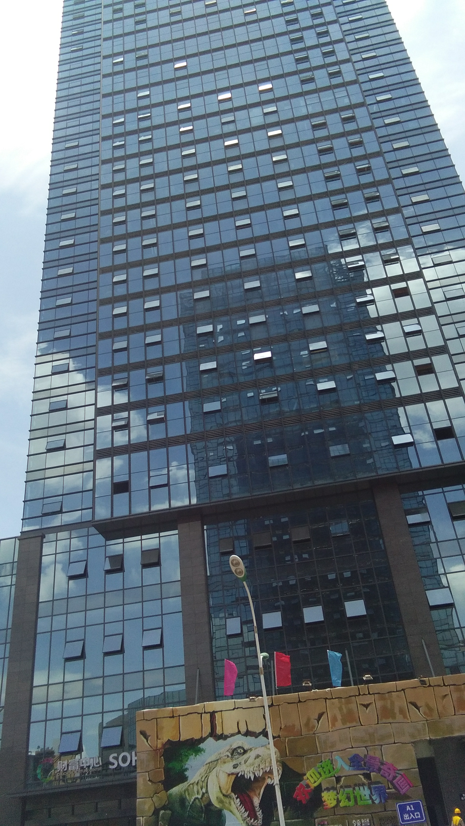 潮州市财富中心新开一家新的健身房有兴趣的话你联系我