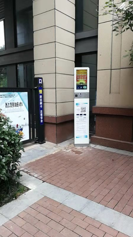 这个小区出入口人脸识别系统刚推广1个多月,使用量破万.