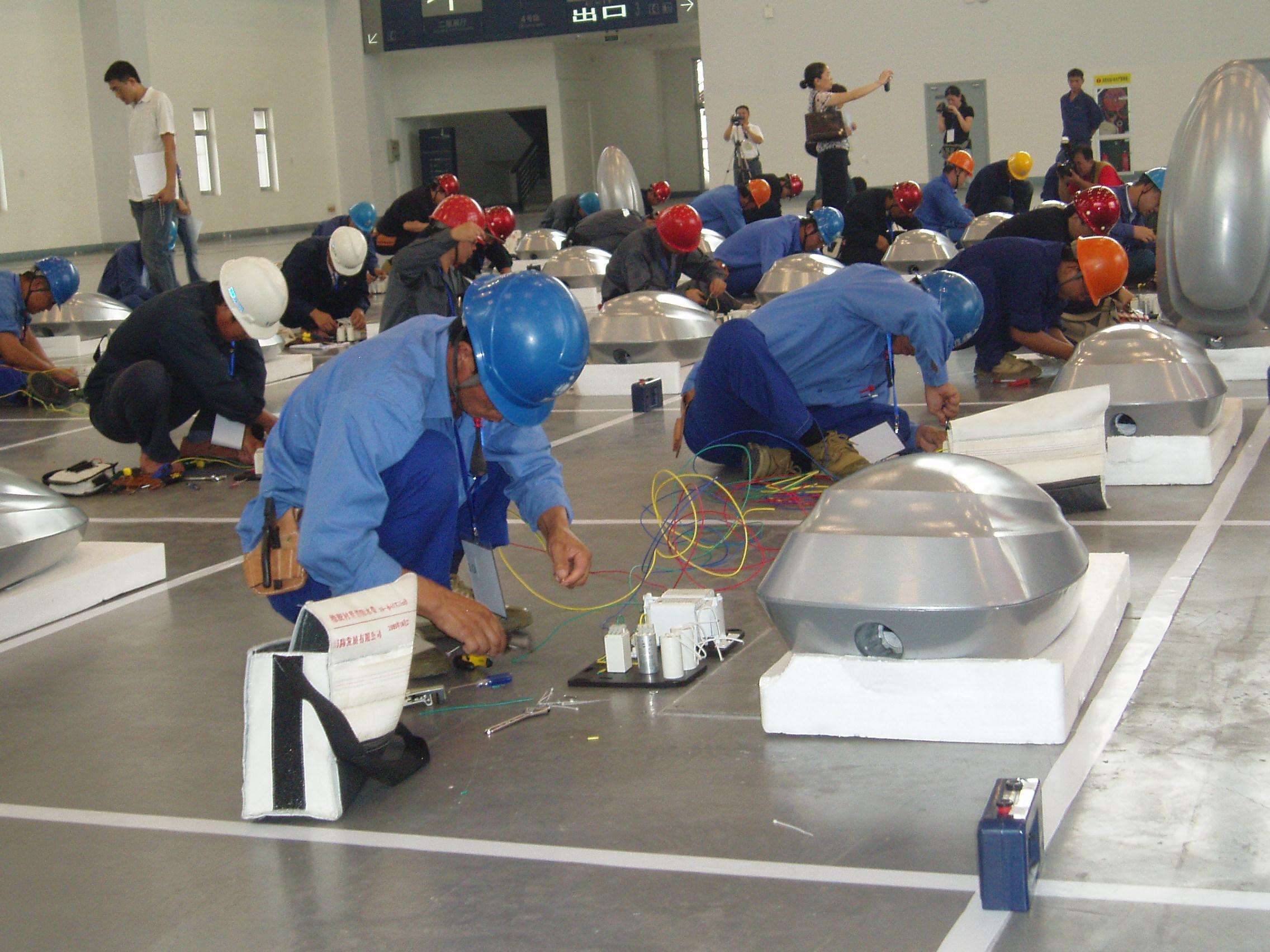 维修电工#你们都在哪里上班,工资有多少.