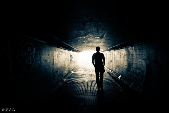 地下工作者 童言无忌: 今天早上上班路上,一家三口其乐融融在车上,有