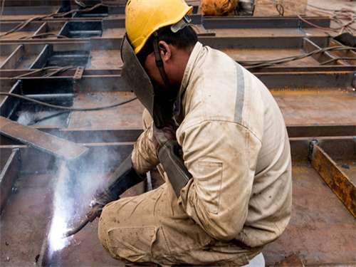 电焊工铆焊工焊工月薪多少