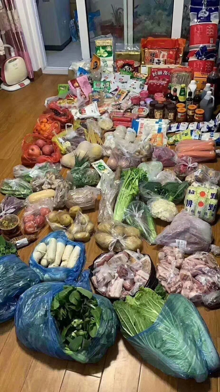 我是一个99年的小伙子,因为小的时候不喜欢读书,所以步入社会的早,刚