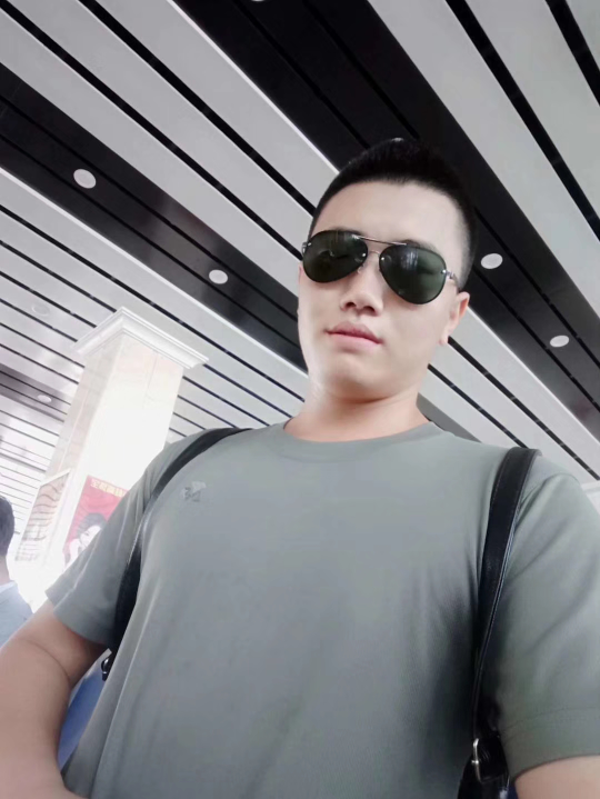 好好谈个恋爱身高185体重160斤