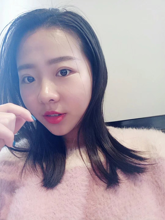 在学校获得过"三好学生""优秀班干部""奖学金"等证书.