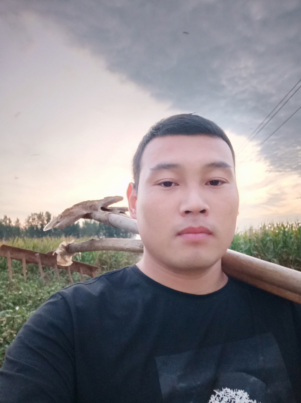 职场相亲角年龄90年油腻大叔坐标石家庄工作经历待业婚姻情况已婚不找