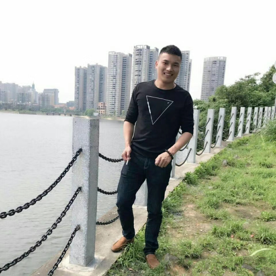 现在很难遇到一见倾心的女孩子了,不像大学那