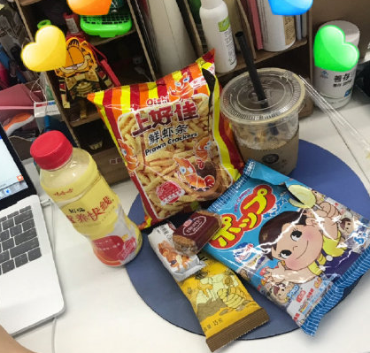 办公桌零食大赛