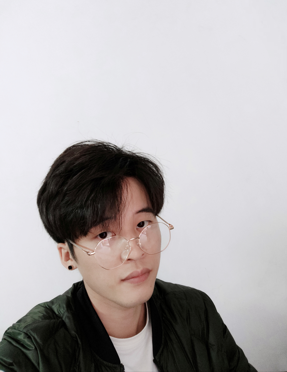 常年待在工作间的我,现在有些内向,不善于陌生人