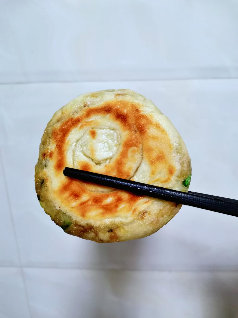 做得一手好菜色香味俱全的葱花饼放了好多小香葱一丁点的肉沫锅底刷