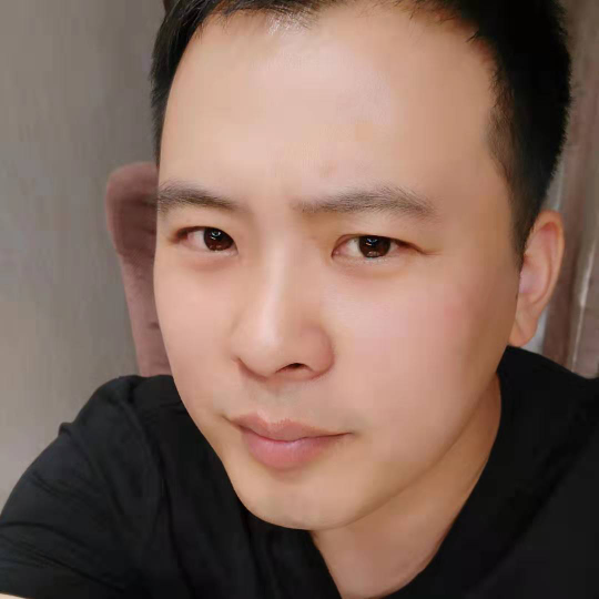 你好哇80后的老男人做着00后的梦开车到处跑跑到哪吃到哪写写歌追追剧