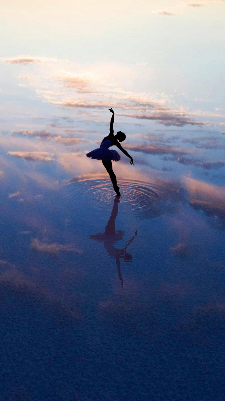 一谈到自由职业,多数人会被前两个字"自由"所吸引,觉得自由职业就是睡