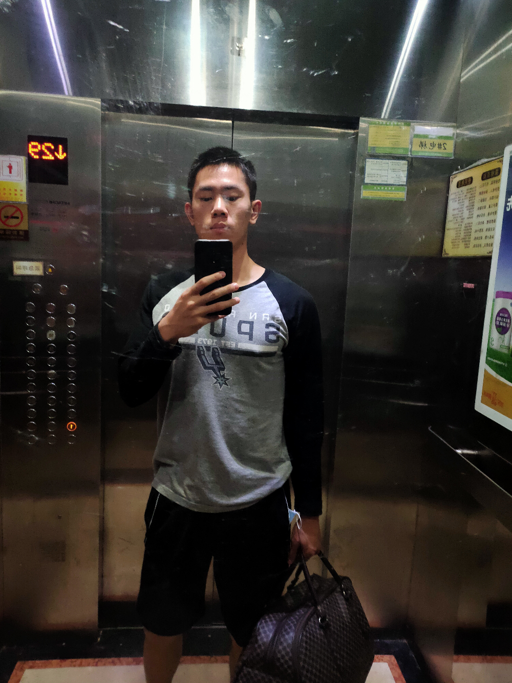 身高:183cm  体重:75kg 想找一个一起努力的人,赚钱,赚钱,赚钱!