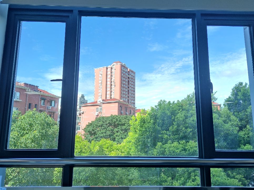  em>今天公司 /em>的窗外  有点像童话里的世界