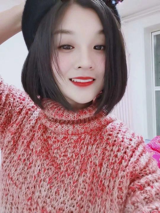 你好哇嘿来个自我介绍小万95后抖音短视频运营刚刚入行还请各位大佬