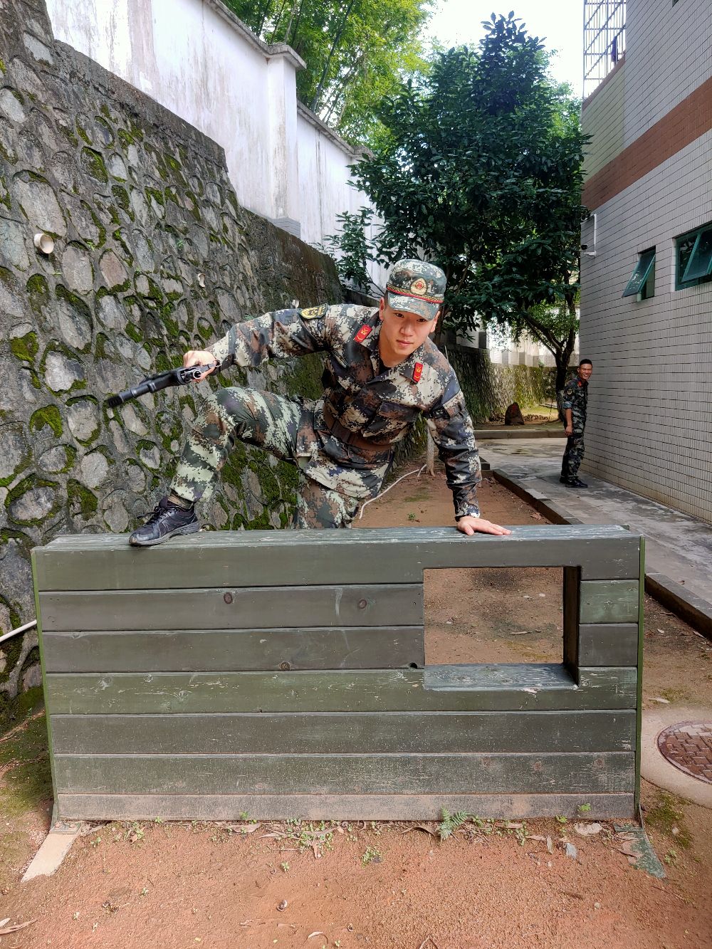 路程开始了请大家多斗用畹兵练习图片大全雷达站班长卫生员训练