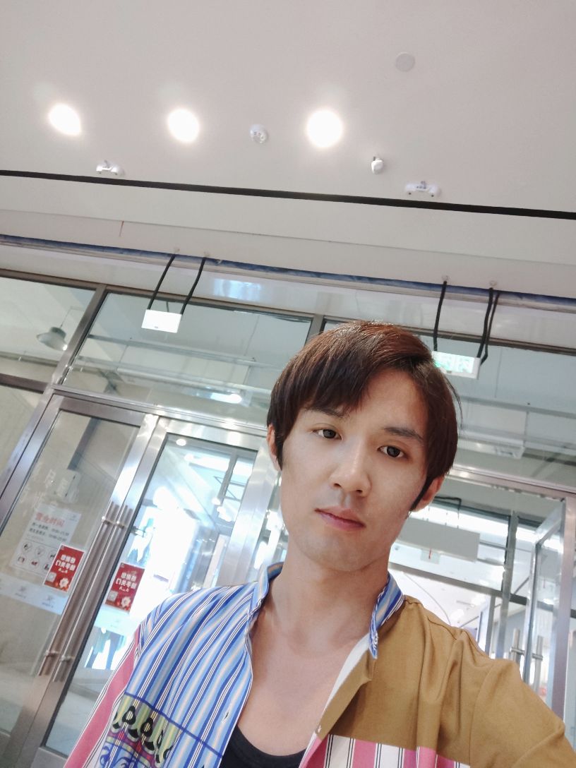 事业爱情在现实中对于一个二十多岁的年轻人来说,始终都是不能双全的.