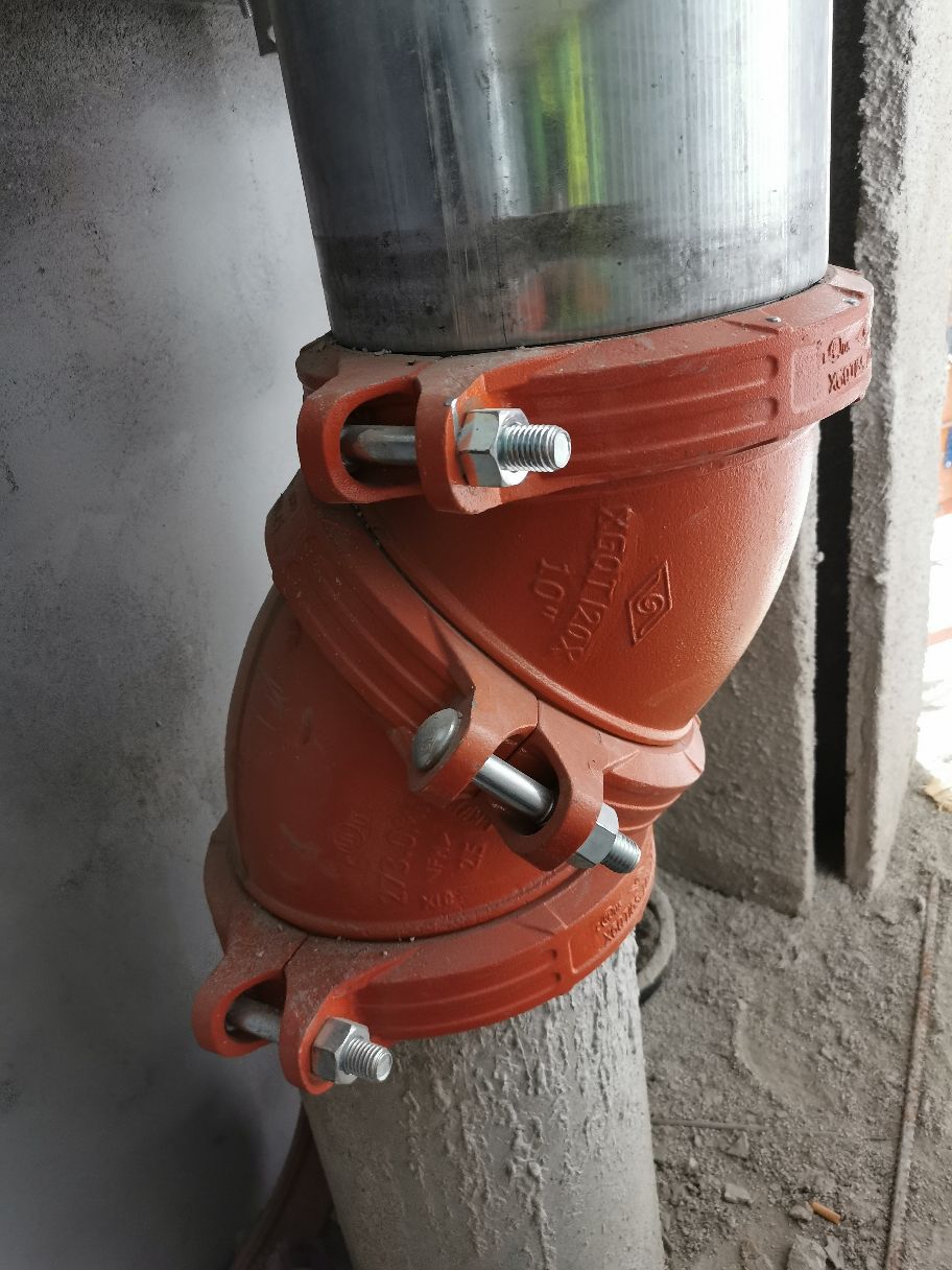 45度沟槽连接管道移位