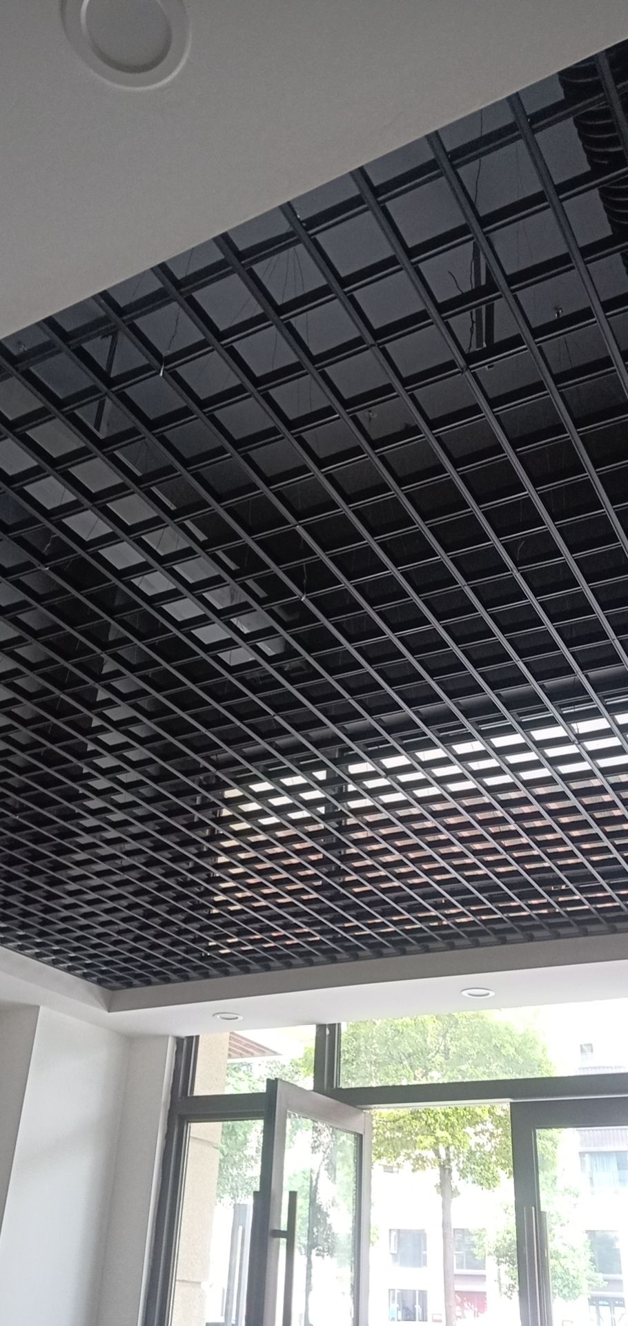 普工技工找吊顶的工作