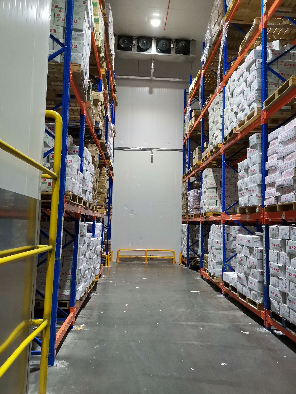 每天都会从这里发出上百吨肉类进入个大餐厅以供食用