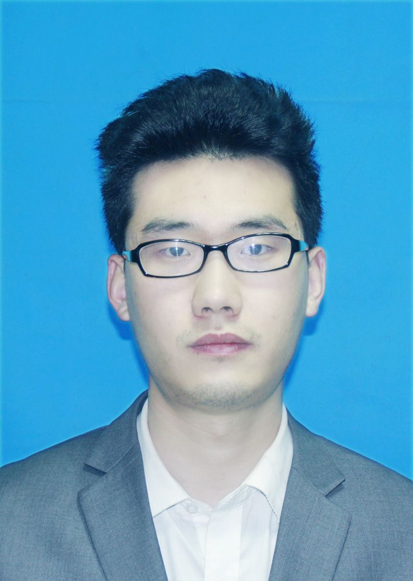 本人80尾巴,从事财务类工作,30出头,对比着自己两张不同年份的证件照