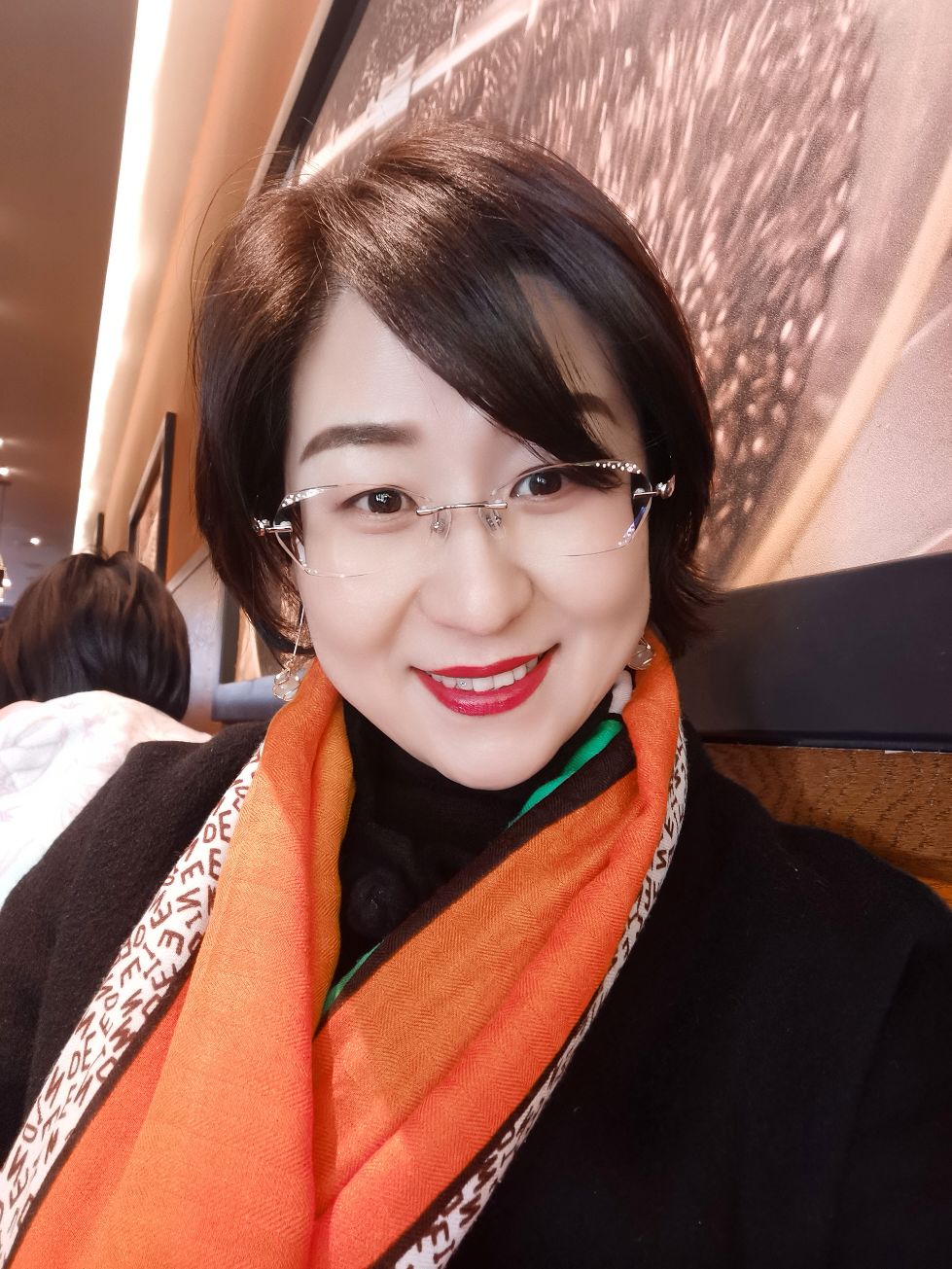 你好哇#嗨,大家好!段爱珍,山东烟台人,70后,一直从事服装行业!