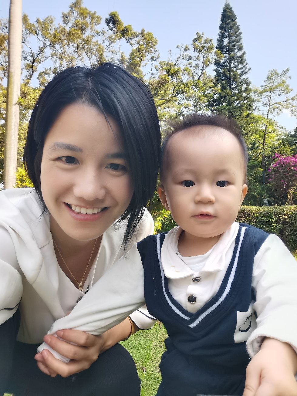 嗨,来个自我介绍 黄群,90后,两个孩子的宝妈!