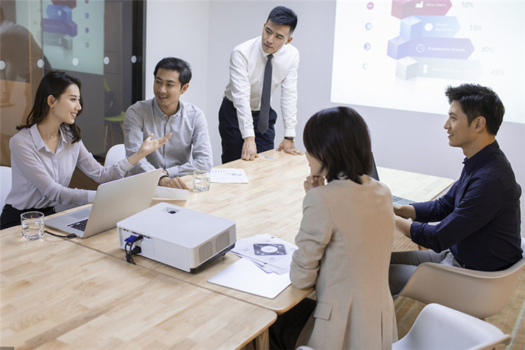 外企管培生的福利待遇是这样的!_网友(猫薄荷)职场问答-职q!