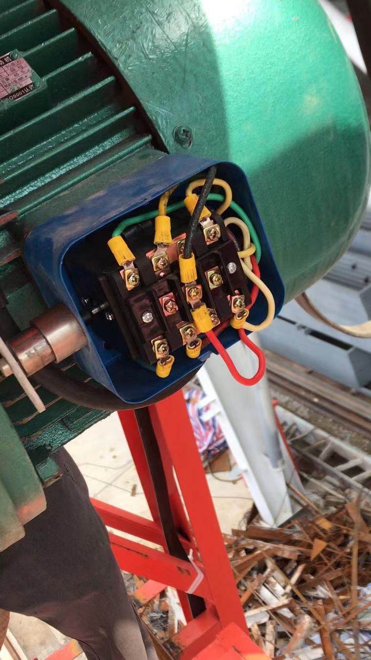 一台电机而已,别把线接得那么复杂,把我的兄弟整蒙圈了,有必要吗?