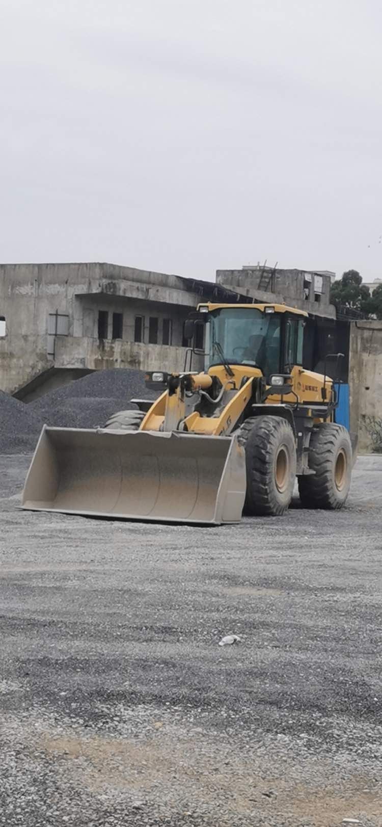 问大家一个问题,广东哪里有徐工50铲车开,工资待遇怎么样?