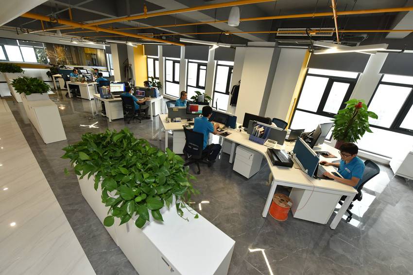 工作环境很好,同时关系融洽,氛围活跃,没有各种乱七八糟的问题,工作