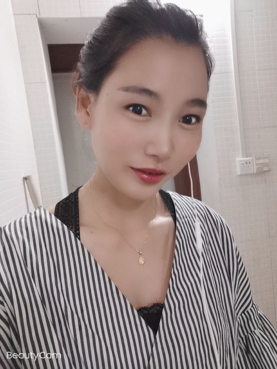 年龄:80后 身高:162cm 有从事过 em>服务行业 /em>,鞋厂 兴趣爱好: em