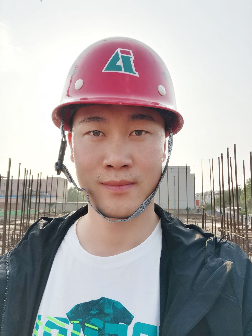 #一张图证明你的职业#安全帽共计带了12年,现在正努力逐渐减少带的次