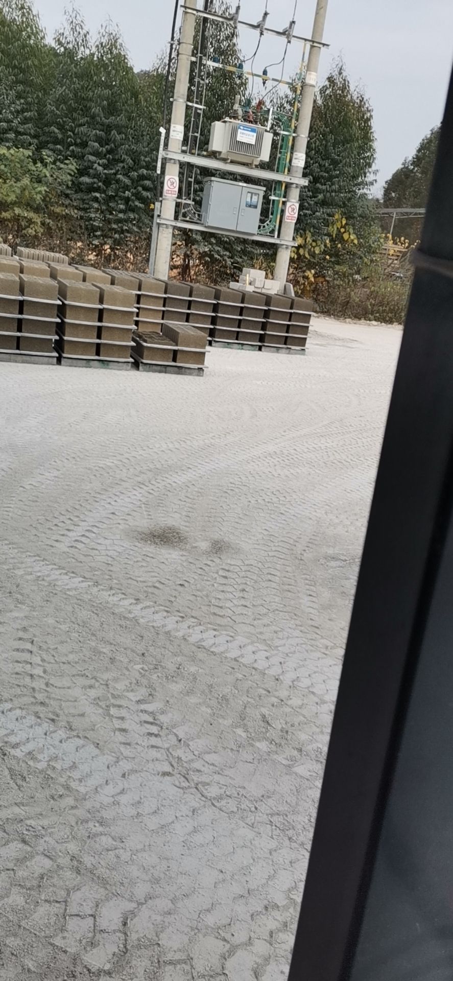 高中也上不了什么好大学没什么用,我就听他的话去读了4年的技校(专业