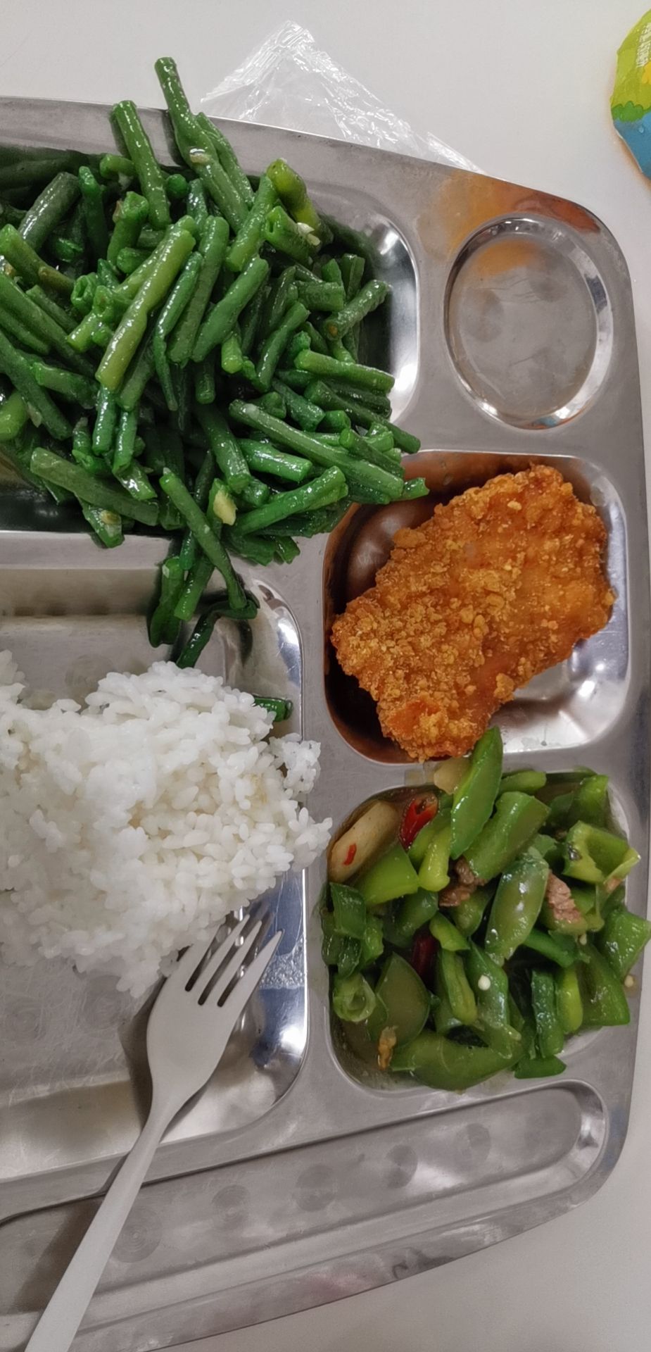 最近两个月的工作餐,有在公司食堂的,也有在 em>外场服务 /em>单位