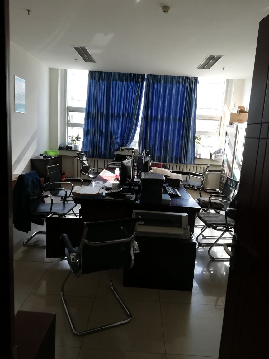 工作环境好,同事很nice,人际关系好,交通便利.