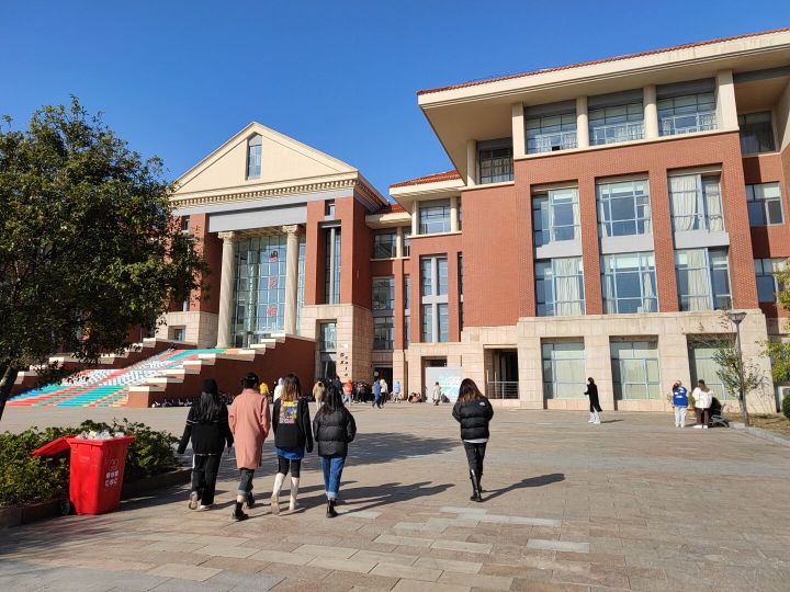 起了个早,打卡南京传媒学院 南京艺术学院画展