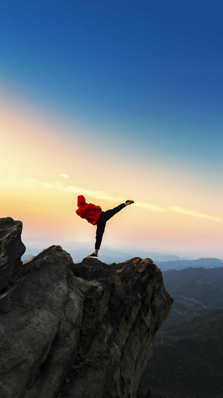 迎着朝霞向前冲