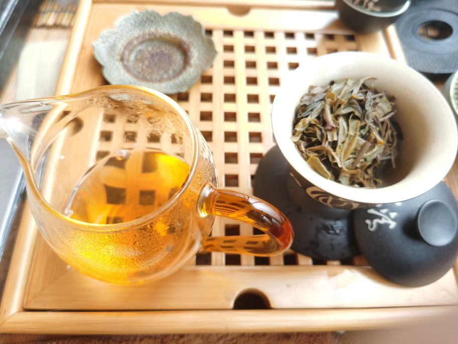 茶艺师#今天来测一款拼配的冰岛茶.厂家,年份如图.测评如下. 投茶8.